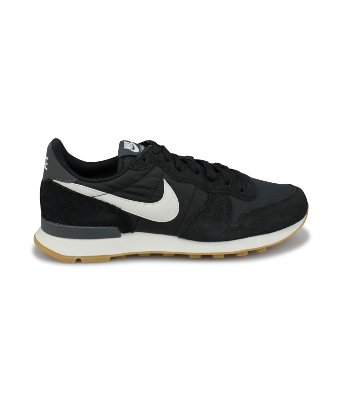 nike internationalist noir